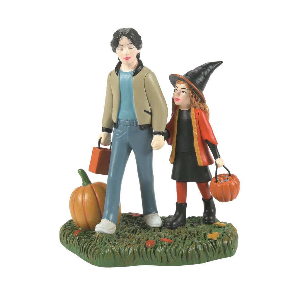 D-56 Halloween Collectible: Disney Hocus Pocus Max & Dani Trick or Treat