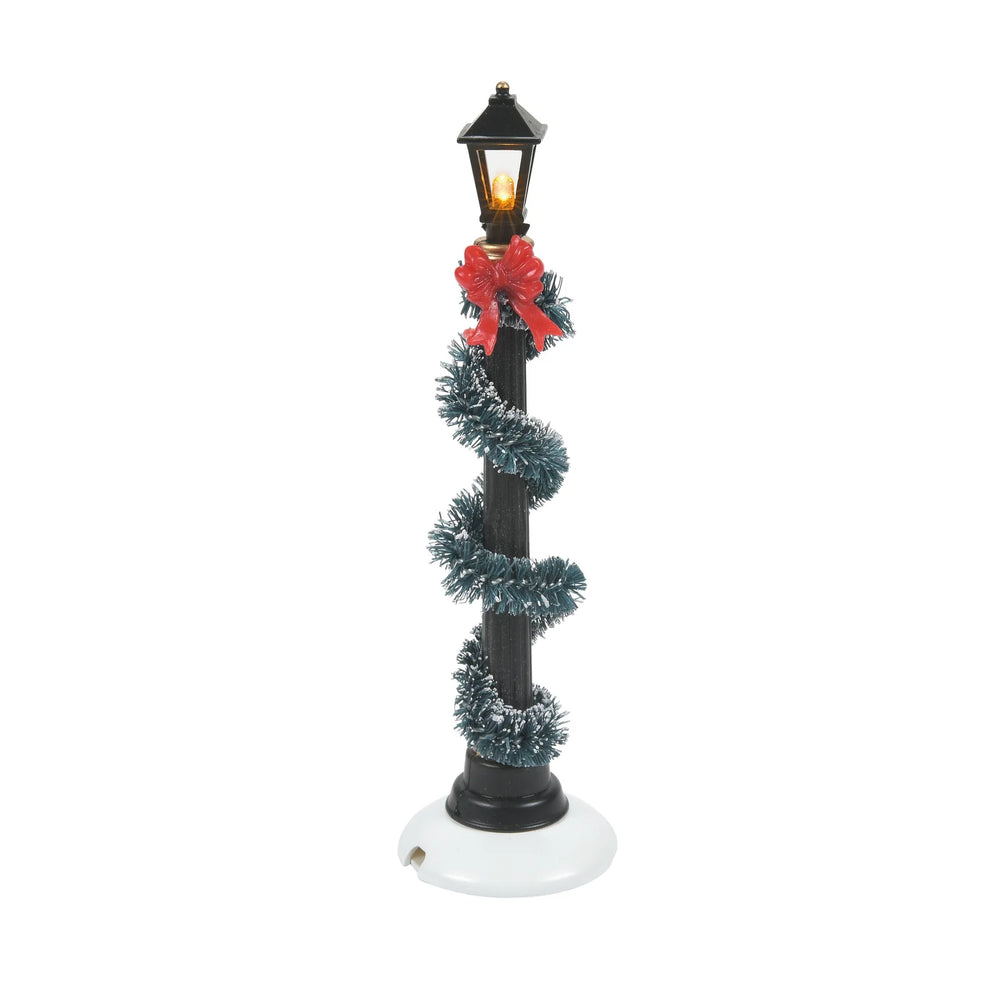 D-56 Village Accessory: Lamp Post Small Town